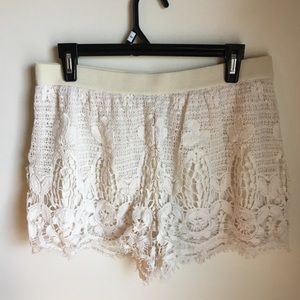 American Eagle lace shorts